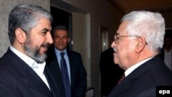 محمودعباس و خالد مشعل بر ادامه گفت وگو ها تا رسیدن به یک توافق نهایی تاکید کردند