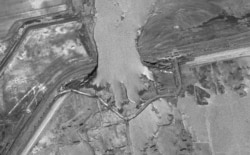 Сардаба суу сактагычы (дамба жырылгандан кийин космостон тартылган сүрөт. 6-май, 2020)