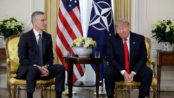 Президент США Дональд Трамп во время встречи с генеральным секретарем НАТО Йенсом Столтенбергом (слева) в Лондоне, 3 декабря 2019 года