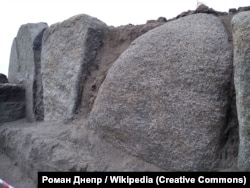 Брили кромлеху під час розкопок Новоолександрівського кургану, 23 травня 2021 року