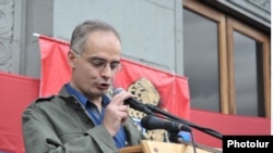 Armenia -- ANC coordinator Levon Zurabian speaking at oppositions rally in Yerevan, 30 September, 2011