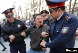 Поліція затримує чоловіка в Алмати. 22 березня, 2019 року