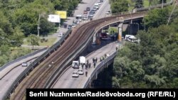 1 червня поліція отримала повідомлення про замінований міст Метро в Києві