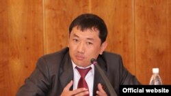 ЖК депутаты С. Кадыралиев быйыл 14-апрелде Бишкектеги үйүнүн жанында атып өлтүрүлгөн эле.