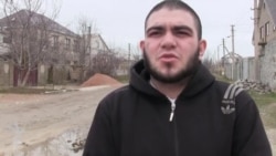 Bunıñ nasıl olğanını aqılımızğa ketiremiz. Qırımtatarlar «referendum»nı boykot ete (video)