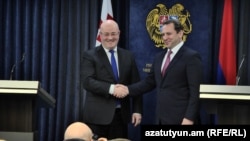 Министр обороны Грузии Леван Изория (слева) и министр обороны Армении Давид Тоноян после переговоров, Ереван, 21 февраля 2019 г․