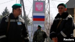 مرزبانان اوکراینی در نزدیکی مرز روسیه-اوکراین 