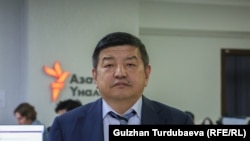 Акылбек Жапаров.