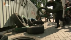 Блокада «Інтера»: до будівлі привезли шини (відео)