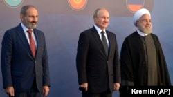 слева направо: премьер-министр Армении Никол Пашинян, президент России Владимир Путин и президент Ирана Хасан Рохани во время заседания Высшего совета ЕАЭС, Ереван, 1 октября 2019 г․