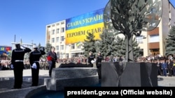 Порошенко під час церемонії відкриття Меморіалу Слави – пам’ятника учасникам бойових дій. Болград, Одеська область, 5 жовтня 2018 року