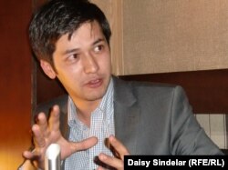 Парламент депутати Жўўмарт Сапарбаев.