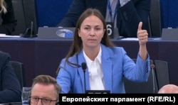 Евродепутатката Ева Майдел от ГЕРБ по време на гласуването в ЕП, 8 юли 2025 г.