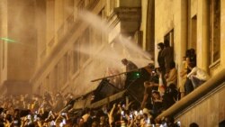 Վրաստանում շարունակում են բողոքել վիճահարույց օրենքի ընդունման դեմ