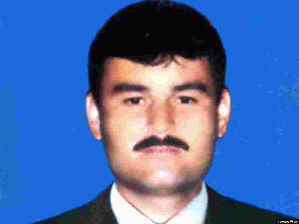 2003 йилдан бошлаб Ўзбекистон инсон ҳуқуқлари жамиятининг Сирдарё вилояти Мирзаобод тумани бўлимига раҳбарлик қилган Алишер Кароматов 2006 йил апрелида пора олганликда айбланиб, ҳибсга олинди ва 9 йил озодликдан маҳрум этилди. Қарши шаҳридаги қамоқхонада жазо муддатини ўтаётган Кароматовнинг соғлиги ёмонлашгани боис Тошкентдаги маҳбуслар шифохонасига жўнатилгани айтилмоқда. 