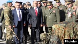 Պաշտպանության նախարար Սեյրան Օհանյանը մասնակցում է Հետախույզի օրվան նվիրված միջոցառումներին: