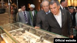 Шәймиев һәм Миңнеханов Болгар музеенда, архив фотосы