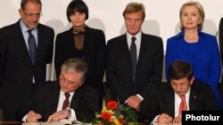 Во время подписания армяно-турецких протоколов, Цюрих, Швейцария, 10 октября 2009 г. 