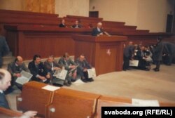 Пратэст дэпутатаў БНФ у Авальнай залі Дому ўраду. 11 красавіка 1995 году