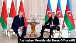 Ադրբեջանի նախագահ Իլհամ Ալիևը Բաքվում ողջունում է Բելառուսի նախագահ Ալեքսանդր Լուկաշենկոյին, 14-ը ապրիլի, 2021թ․