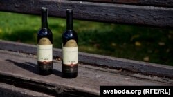 Фруктова-ягаднае віно «Акадэмічнае». Яго выпускае навукова-практычны цэнтар бульбаводзтва і плодаагародніцтва АН на Талачынскім кансэрвавым заводзе