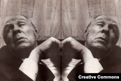 بورخس: در برج عاج نشستن و در به روی خود از همگان بستن و به چیزهای دیگر اندیشیدن شاید خود یکی از راه‌های تغییر دادن واقعیت باشد