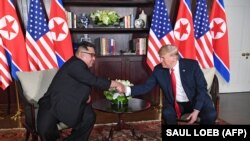 «Трамп показав Кім Чен Ину свій лімузин. Кім Чен Ин посміхався»