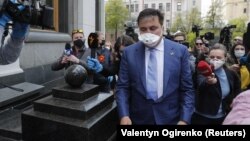 Ուկրաինա - Վրաստանի նախկին նախագահ Միխեիլ Սաակաշվիլին ժամանում է Գերագույն ռադա, Կիև, 24-ը ապրիլի, 2020թ.