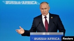 ولادیمیر پوتین در اجلاس همکاری روسیه و آفریقا در سن‌پترزبورگ روسیه