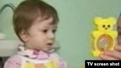 2011 yilda Krasnogorsk shahridagi "Ashan" gipermarketiga tashlab ketilgan Amirjon To‘xtayev.