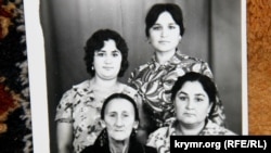 Zumriye Muhtarova tuvğanları ile