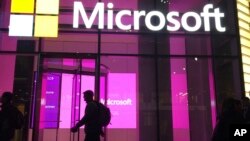 Раніше Microsoft підтвердила, що, як і американські урядові установи й інші компанії, завантажила модифіковане хакерами шкідливе програмне забезпечення від компанії SolarWinds