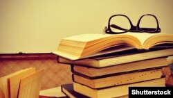 "Kitap okan gullar magnydan dokdur." Magtymguly