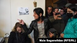 Возмущает родителей ребенка и то, что представители агентства не предупредили о своих действиях заранее