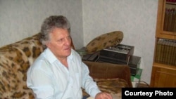 Незрячий поэт Валерий Мартыненко.   