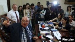 Armenia - Aram Simonian, the Yerevan State University rector, holds a news conference in his office, 29 May 2018.