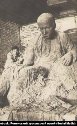 Кавалерідзе працює над роменським пам'ятником