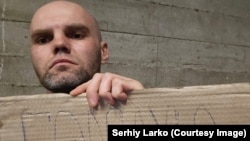 15 украинцев объявили голодовку, требуя встречи с представителями посольства