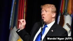 ترامپ در جلسه‌ای محرمانه با شماری از اعضای امنیتی کابینه‌اش درباره افغانستان به رایزنی پرداخت.