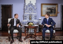 Премьер-министры России и Кыргызстана Дмитрий Медведев и Сапар Исаков. 29 сентября 2017 года