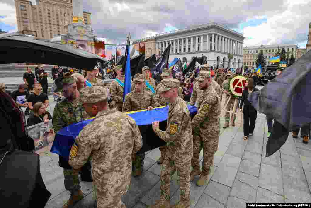 Поховають митця на Байковому кладовищі