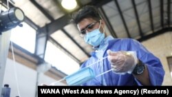 یک کارگاه تهیه ماسک‌های بهداشتی در ایران