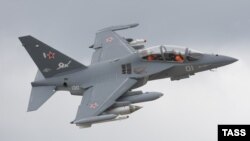 Russia -- A Yak-130 pilot trainer aircraft performs a demonstration flight at the MAKS-2009 air show in Zhukovsky, 20Aug2009