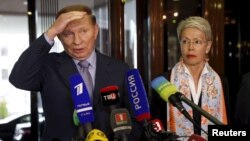 Представник ОБСЄ у контактній групі Гайді Тальявіні та президент Леонід Кучма, який представляє на переговорах Україну