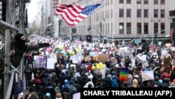 Акция против политики Дональда Трампа, Нью-Йорк, 5 апреля 2025 года