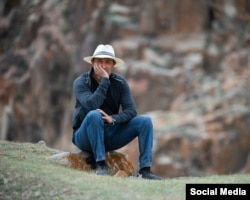 Кинорежиссер Ермек Тұрсынов. Фото Ермек Тұрсыновтың жеке мұрағатынан алынған.