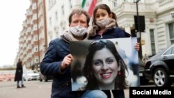 Річард Реткліфф вже оголошував 15-денне голодування два роки тому біля посольства Ірану – цим він пояснює повернення до Великої Британії їхньої дочки Габріелли