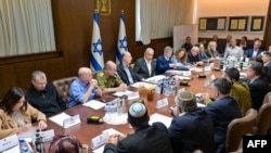 بنیامین نتانیاهو، نخست‌وزیر در نشست کابینه امنیتی اسرائیل که برای رأی‌گیری درباره توافق آتش‌بس غزه برگزار شد