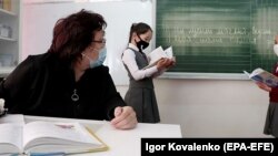 Кыргызстандагы мектептердин бири. 