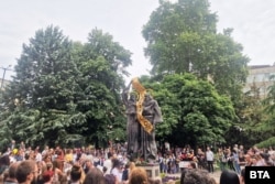 Стотици деца, ученици и учители се включиха в шествието за 24 май в Пазарджик.